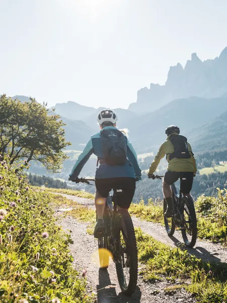 Mountain biker on the route from Brixen to Villnöß – sporty bike tour through South Tyrolean Dolomite landscape